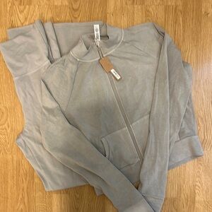 SKIMS - Zip-Up Track Jacket and Pants Set -color: Stone brand new never worn.